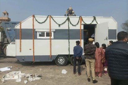 UTC caravan trailer with vacuum toilet at its handover