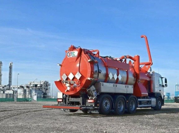 UTC industrial vacuum truck with cyclone separator